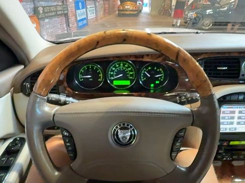 Used 2007 Jaguar XJ8 L RWD image 15