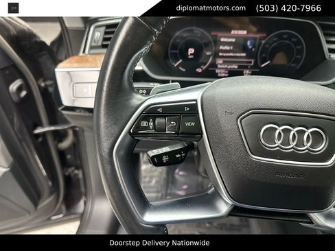 Used 2019 Audi e-tron Prestige w/ Prestige Package image 32
