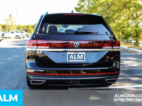 Used 2025 Volkswagen Atlas SE image 11