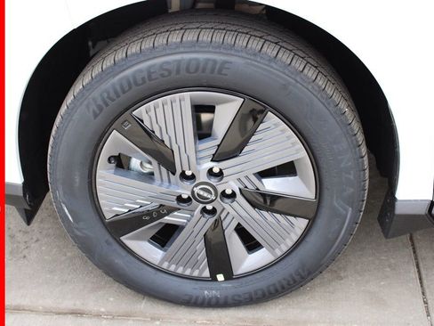 New 2025 Nissan Murano SL image 8