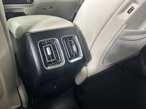 Used 2025 Kia Sorento S w/ Panoramic Sunroof Package AWD/4WD image 12