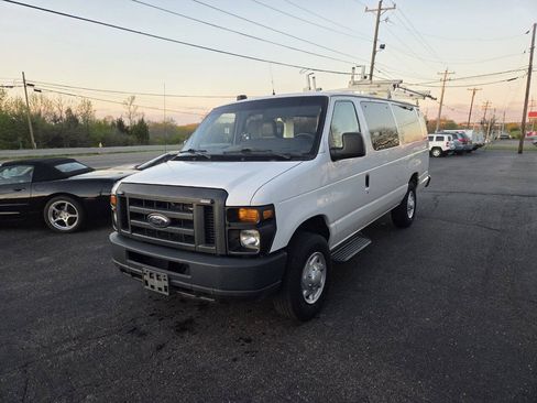Used 2013 Ford E-350 and Econoline 350 Extended Super Duty w/ PWR Group RWD image 3