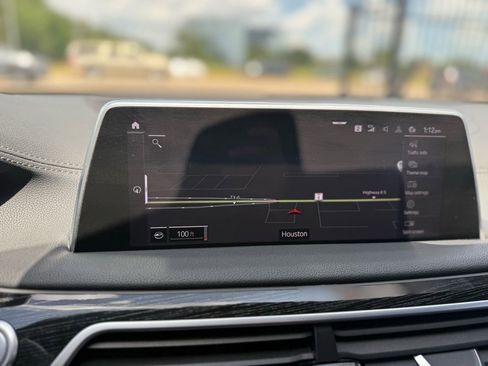 Used 2022 BMW 750i xDrive w/ M Sport Package image 34