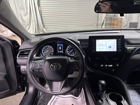 Used 2021 Toyota Camry SE FWD image 18