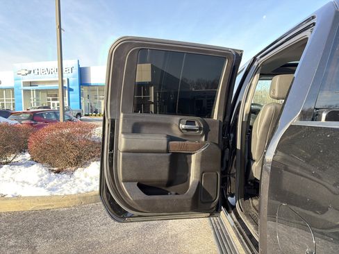 Used 2022 GMC Sierra 3500 Denali w/ Denali Black Diamond Edition image 29