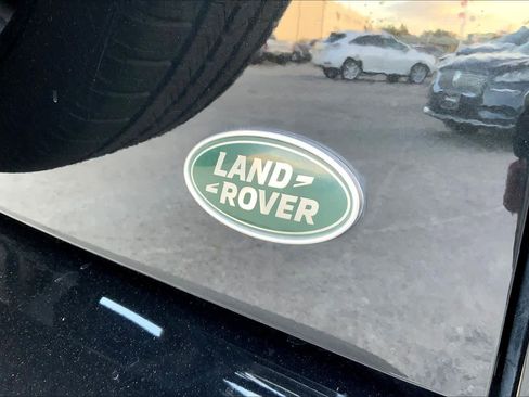 Used 2023 Land Rover Defender 90 X-Dynamic SE image 9
