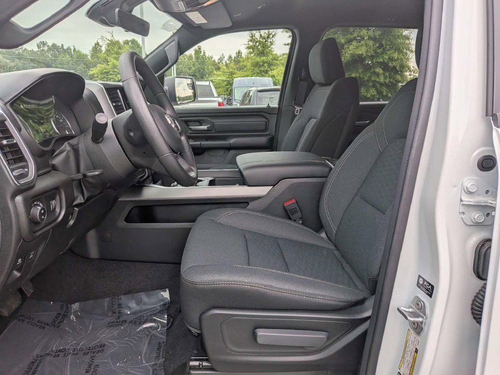New 2026 RAM 1500 Express AWD/4WD image 21