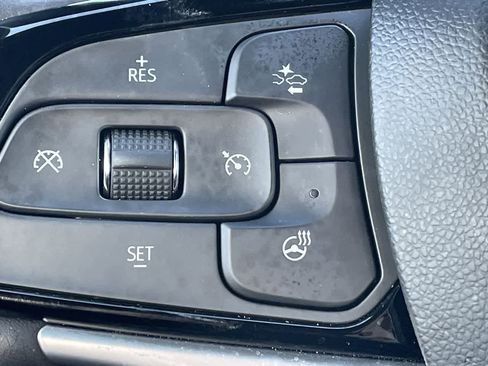 Used 2023 Buick Enclave Essence image 23