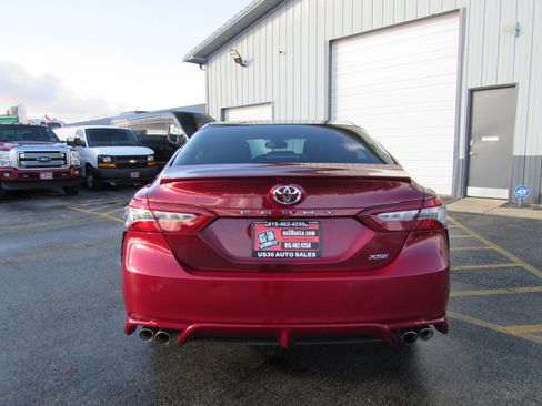 Used 2018 Toyota Camry XSE image 4