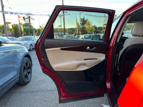 Used 2016 Kia Sorento LX w/ LX Convenience Package image 14
