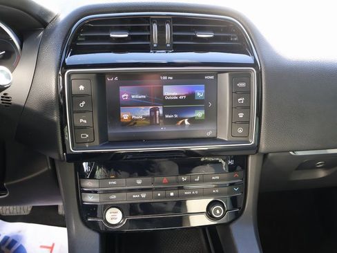 Used 2017 Jaguar F-PACE Prestige image 21