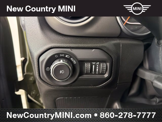 Used 2022 Jeep Wrangler Sport AWD/4WD image 13