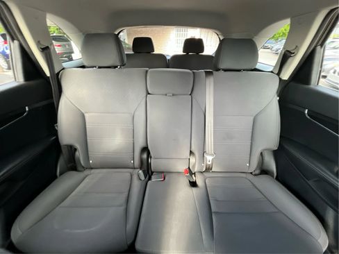 Used 2019 Kia Sorento L FWD image 21