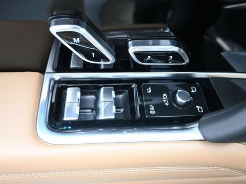 Used 2025 Land Rover Range Rover Long Wheelbase Autobiography AWD/4WD image 25