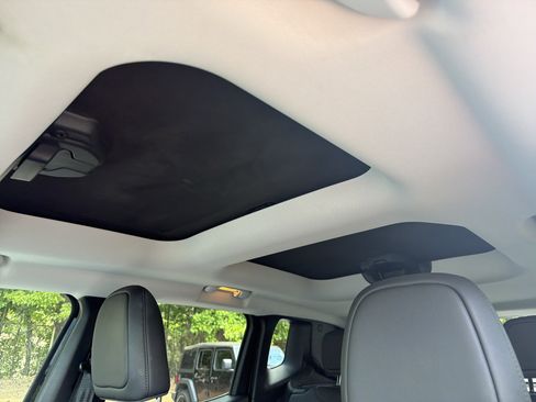 Used 2016 Jeep Renegade Limited FWD image 44
