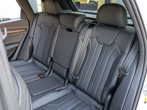 Used 2024 Audi Q5 e Premium Plus image 31