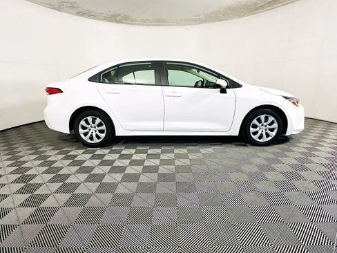 Used 2024 Toyota Corolla LE FWD image 2