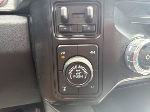 Used 2025 Ford F250 Lariat w/ Tremor Off-Road Package image 32