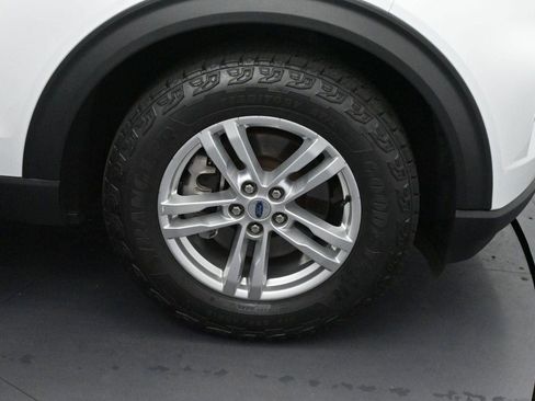 Used 2023 Ford Explorer XLT w/ Equipment Group 202A AWD/4WD image 35