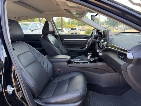 Used 2023 Nissan Altima 2.0 SR FWD image 30