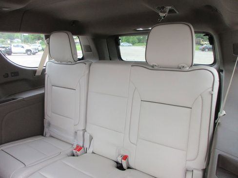 New 2026 GMC Yukon XL Denali w/ Denali Reserve Package AWD/4WD image 13