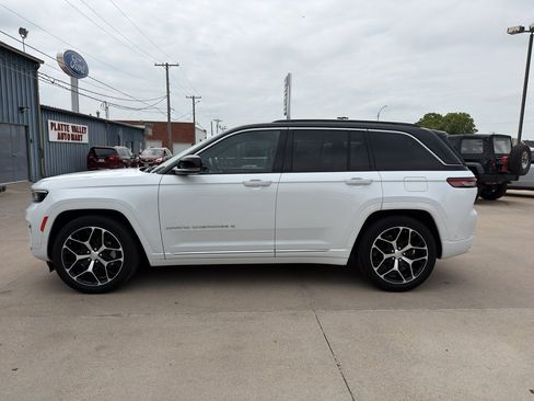 Used 2024 Jeep Grand Cherokee Summit AWD/4WD image 8