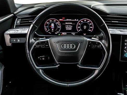 Used 2022 Audi e-tron Premium w/ Convenience Plus Package image 18
