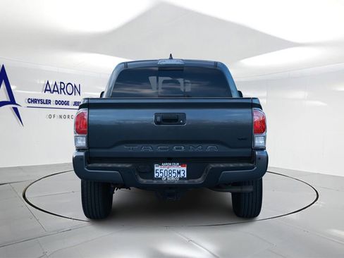 Used 2022 Toyota Tacoma TRD Sport w/ Technology Package RWD image 3