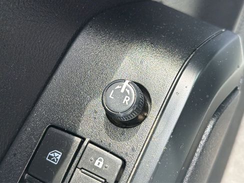 Used 2020 Toyota Tacoma SR w/ SR Convenience Package RWD image 34
