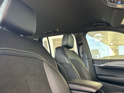 New 2026 Jeep Grand Cherokee Altitude image 18