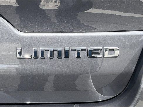 Used 2022 Jeep Grand Cherokee Limited w/ Trailer Tow Prep Group (B) RWD image 9