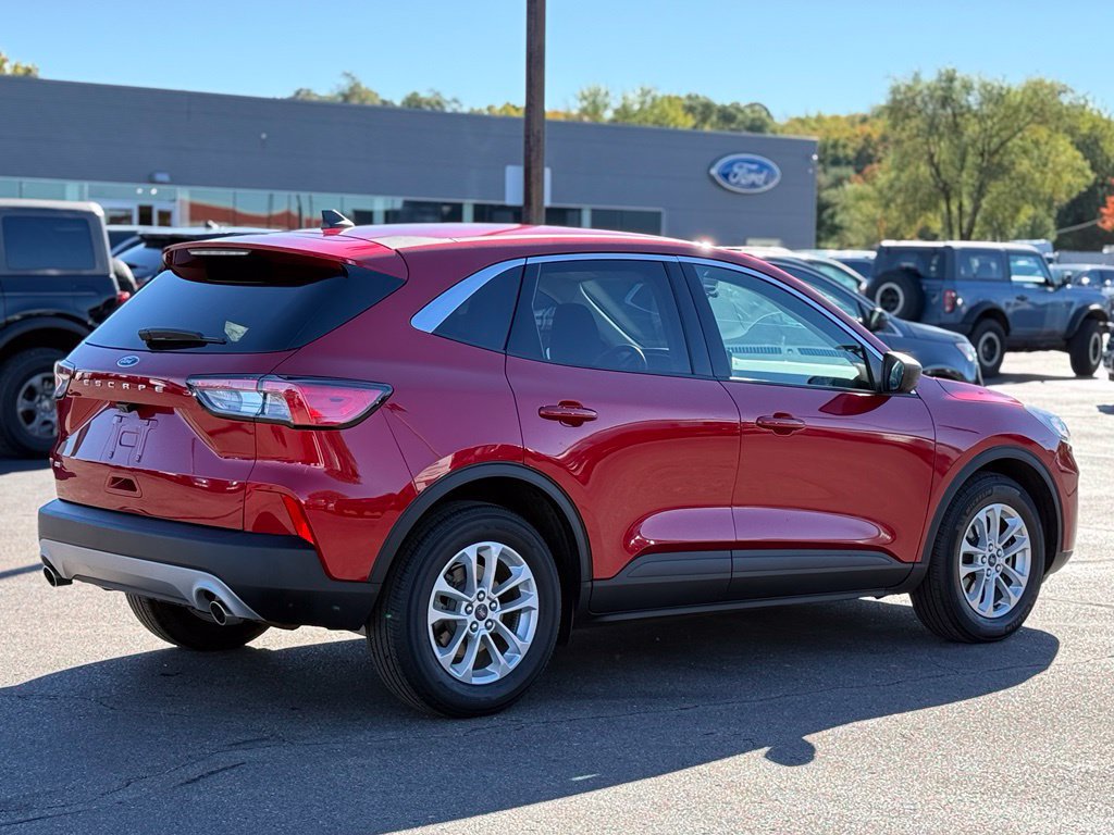 Used 2022 Ford Explorer XLT AWD/4WD image 37
