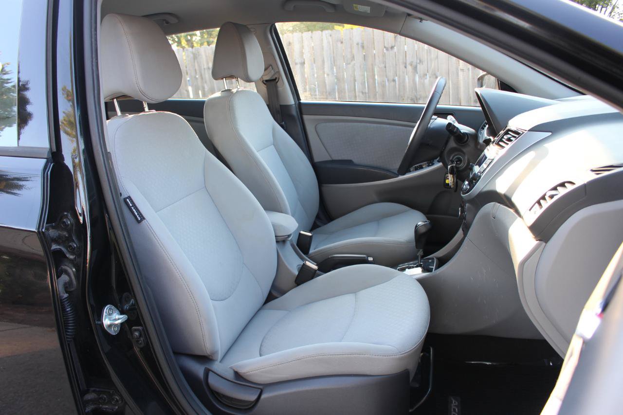 Used 2014 Hyundai Accent SE FWD image 35