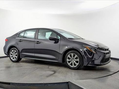 Used 2025 Toyota Corolla LE FWD image 11