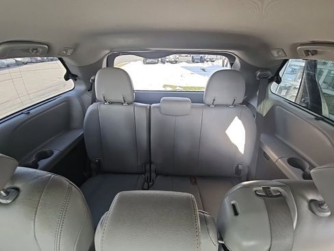 Used 2020 Toyota Sienna XLE image 18