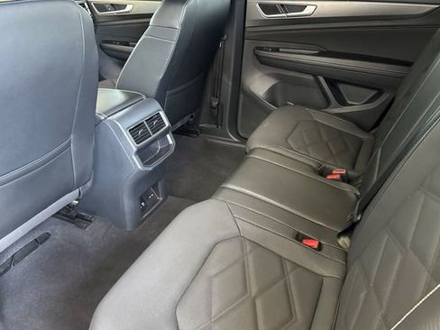 Used 2024 Volkswagen Atlas Cross Sport SE FWD image 13