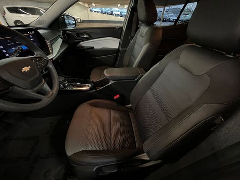 Used 2025 Chevrolet Trax LT image 27