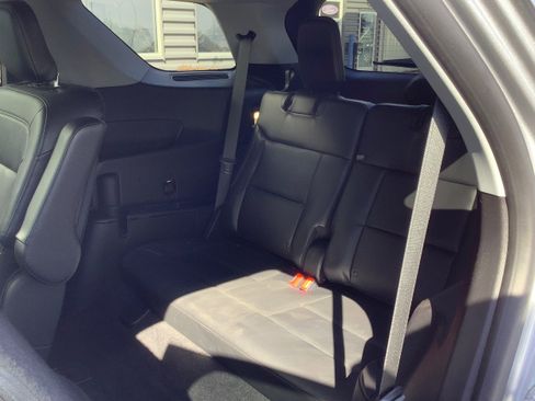 Used 2020 Ford Explorer XLT w/ Equipment Group 202A image 11