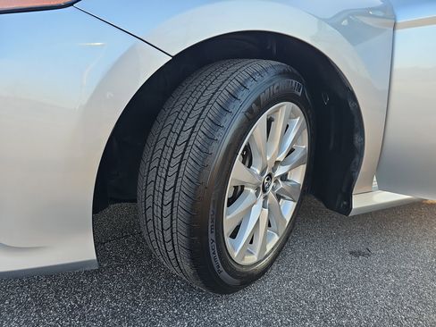 Used 2018 Toyota Camry LE image 31