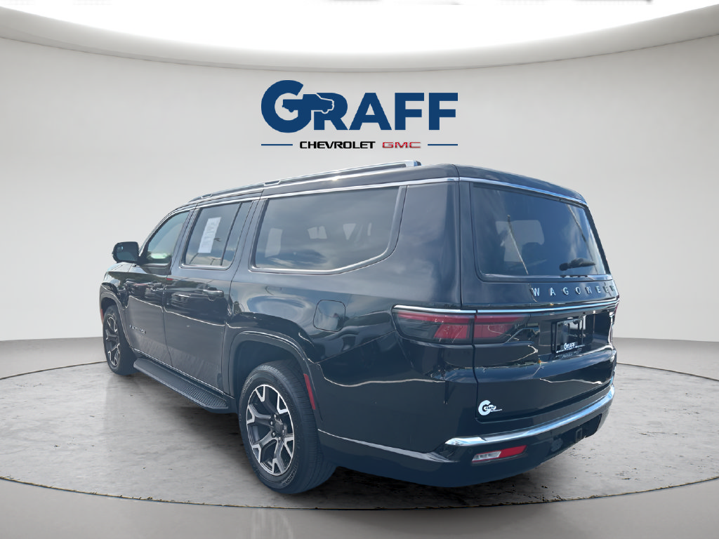 Used 2024 Jeep Wagoneer L Series III w/ Flexible Seating Group AWD/4WD image 3