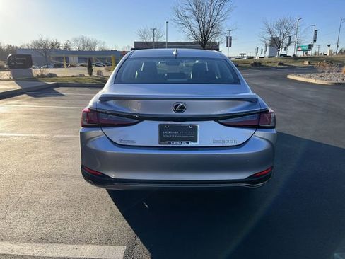 Certified 2025 Lexus ES 300h F Sport image 4