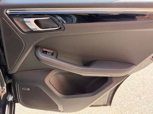 Certified 2025 Porsche Macan AWD/4WD image 23