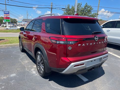 Used 2025 Nissan Pathfinder SL w/ SL Premium Package FWD image 12