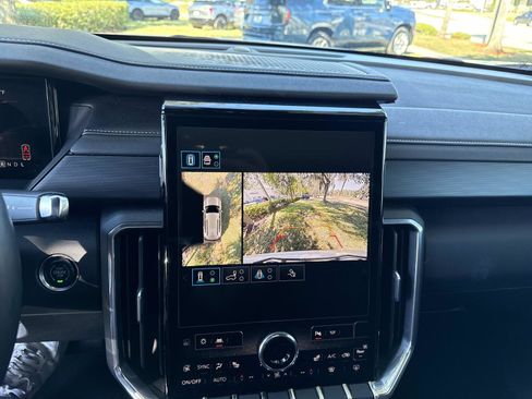 Used 2025 GMC Acadia Elevation image 26