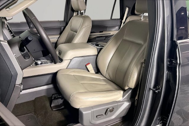 Used 2019 Ford Expedition XLT w/ Equipment Group 202A AWD/4WD image 19