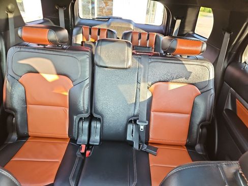Used 2019 Ford Explorer XLT w/ XLT Desert Copper Package AWD/4WD image 20