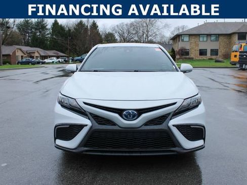 Used 2022 Toyota Camry SE image 3
