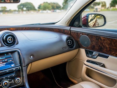 Used 2012 Jaguar XJ image 43