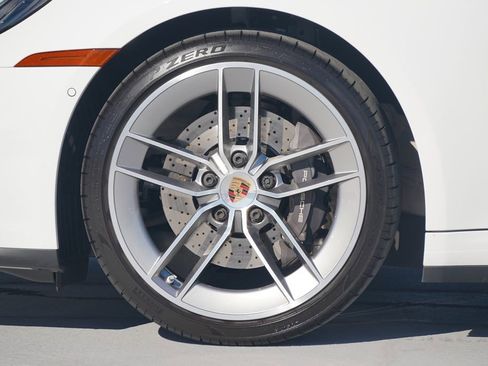 Used 2025 Porsche 911 Carrera image 5