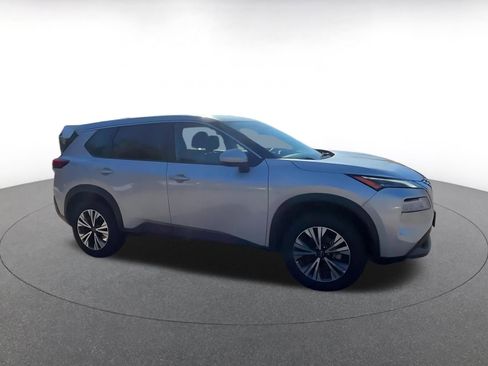 Used 2023 Nissan Rogue SV image 2